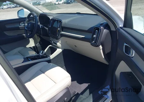 2023 Volvo Xc40 B4 Plus Bright Theme from USA, damaged, VIN YV4K92HN0P2910317